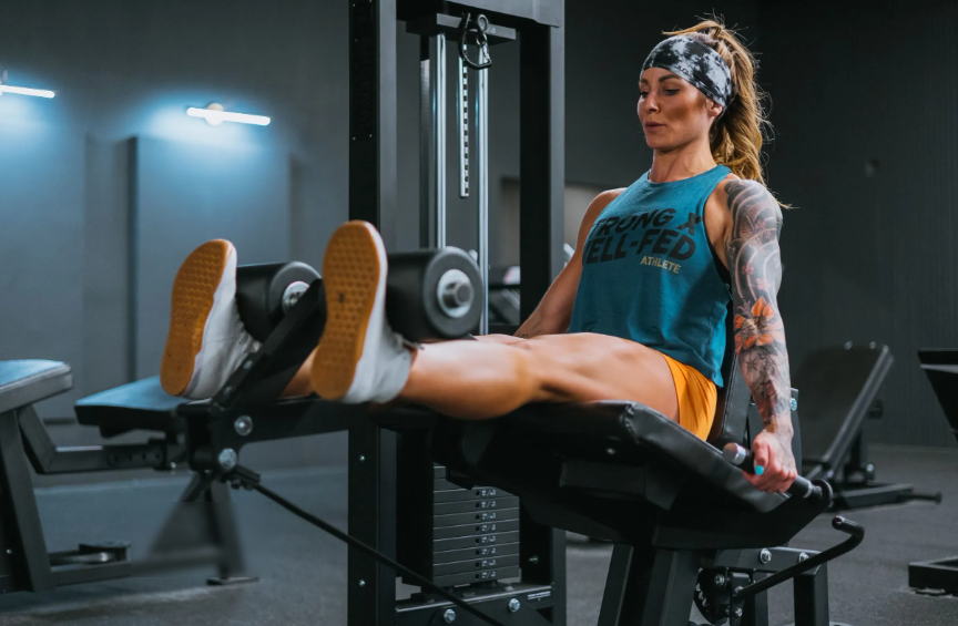 Как да тренирате с къдрене на краката и машина за удължаване?